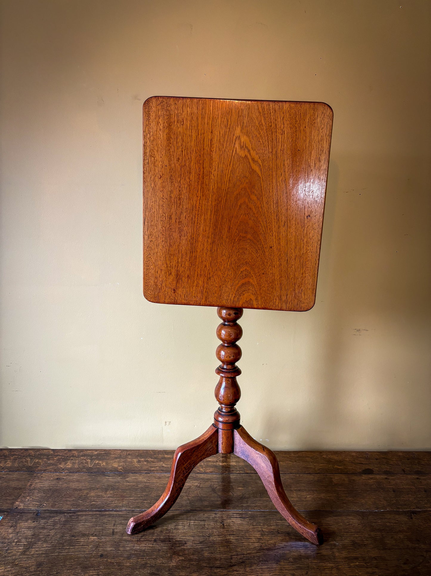 Georgian Mahogany Ball Turned Tilt Top Table