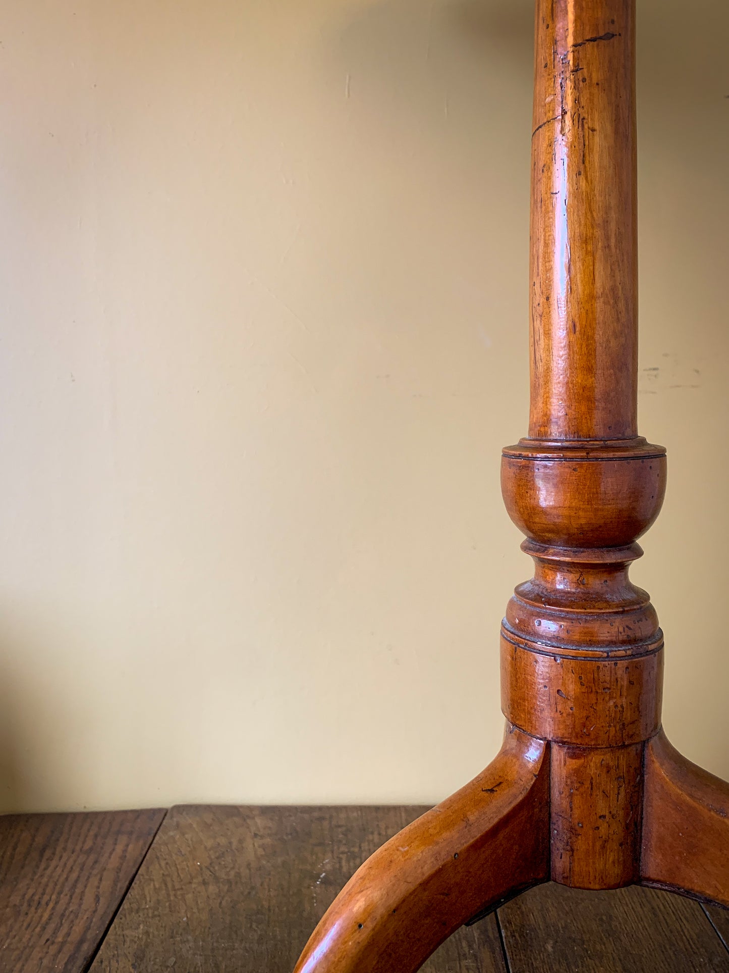 Georgian Yew-Wood Pedestal Table